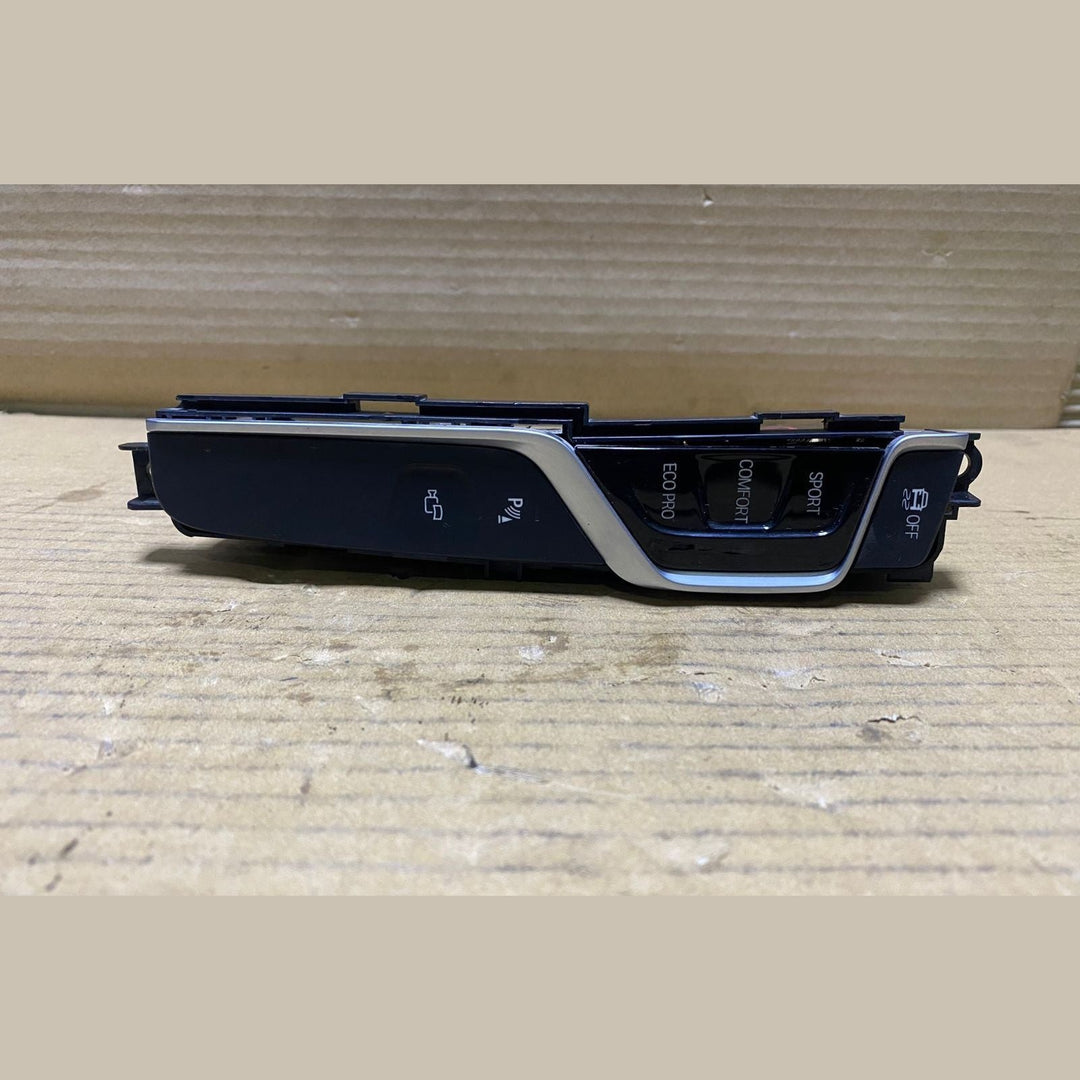 BMW Center Console Switch Operating Unit 6843922 RHD 5 Series G30 G31 and X3 G01