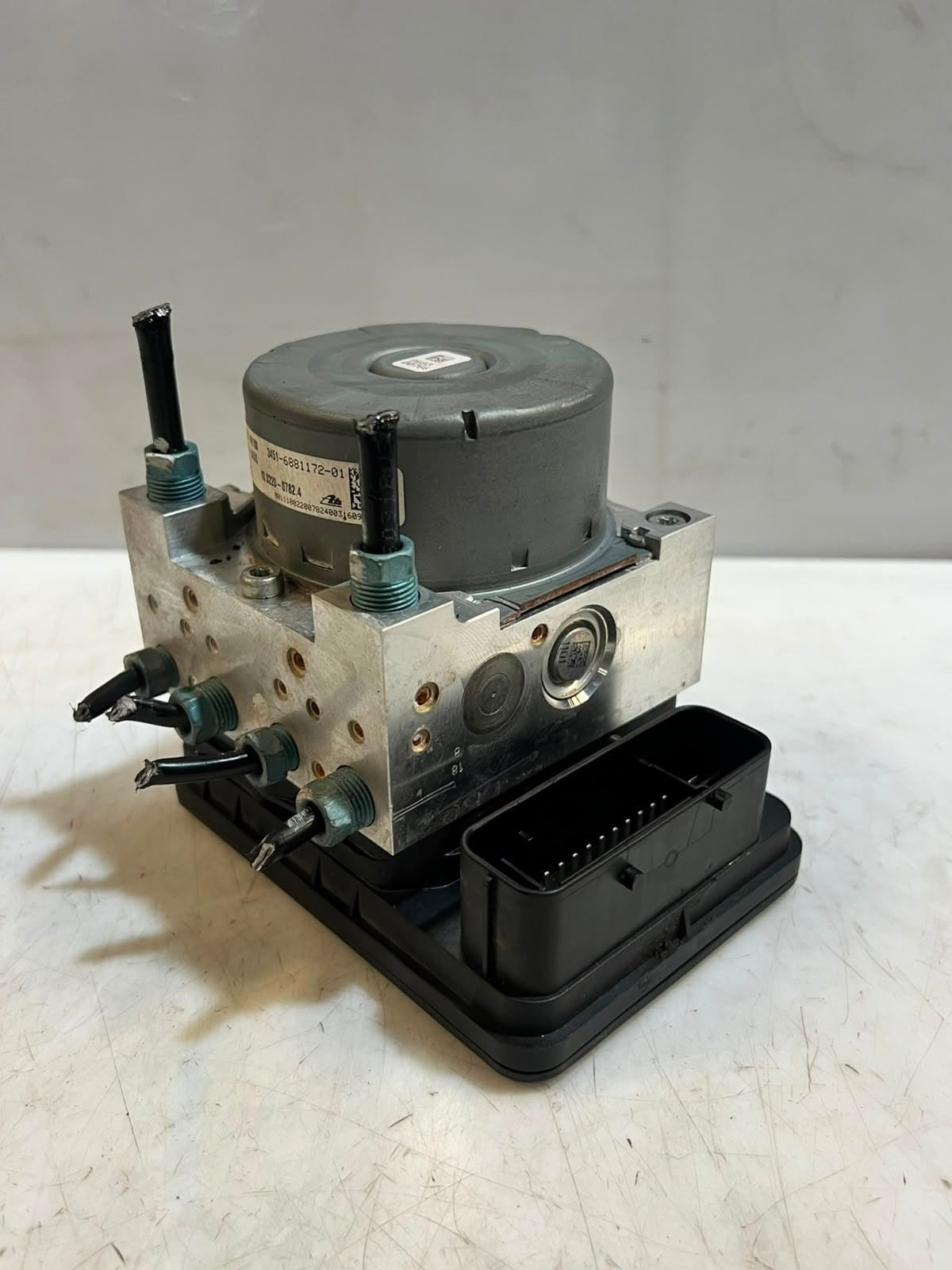 2018 BMW 320i F30 F31 F32 Abs Pump Control Module 6881172 OEM