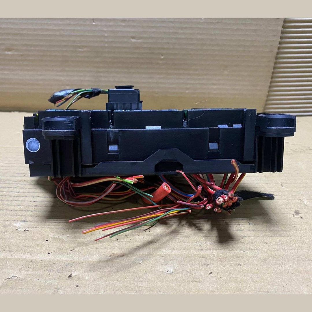 2011-2016 BMW 550i Power Distribution Box 9210857  F10, F11, F18, F12, F13, F01,