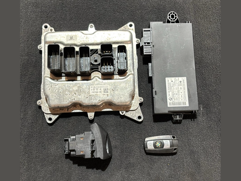 BMW X1 SERIES E84 2014 ENGINE CONTROL UNIT ECU SET + CASE + KEY DME 8631727
