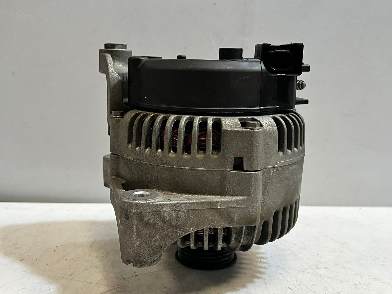 2006-2008 BMW 750i E60 E61 E63 E64 E65 E66 E67 E68 ENGINE Alternator 7542934 OEM