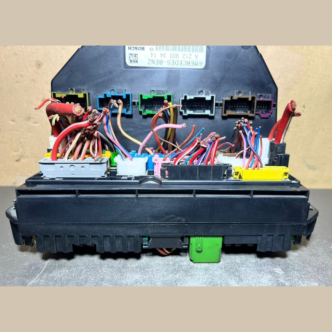 10-20 Mercedes W212 E350 SLK350 C250 Front SAM Module Relay Fuse Box OEM