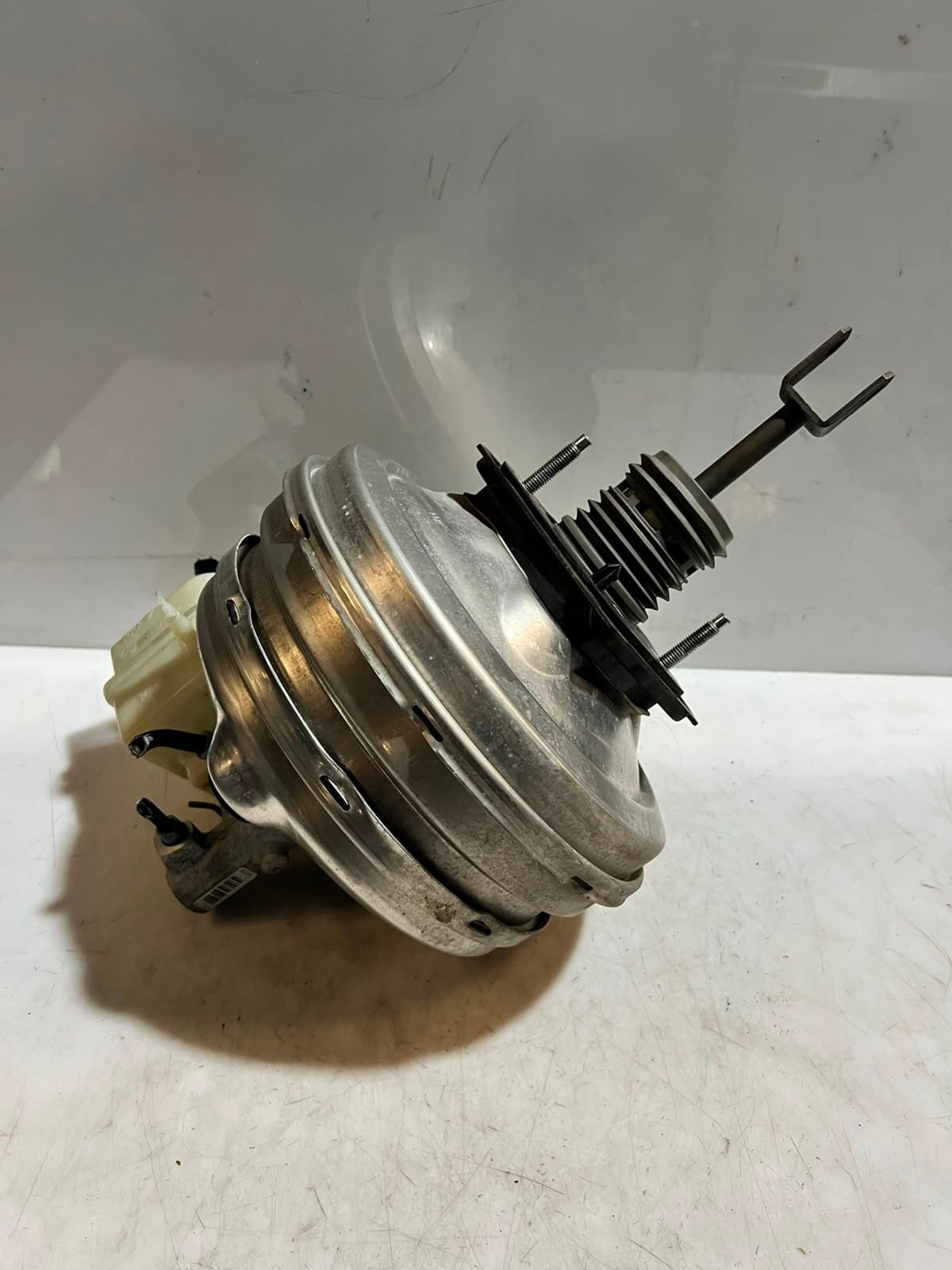 2010-2011 BMW 5 Series F10 F11 F06 F12 F13 528i Brake Booster Master Cyl 6796726