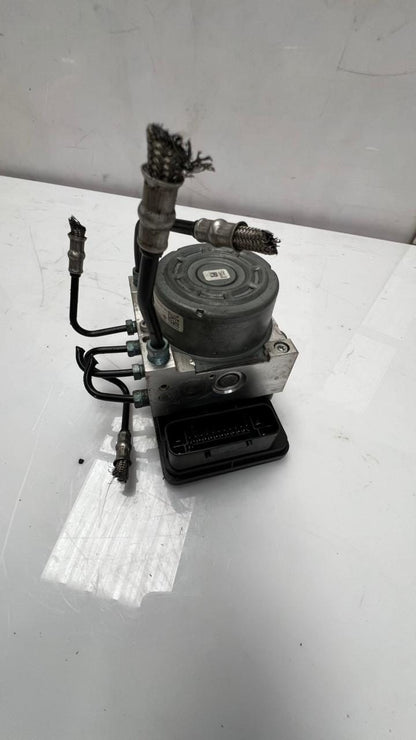 2013-2020 BMW 3 4 Series F32 F33 F36 320i ABS Control Module 6868639-6868640