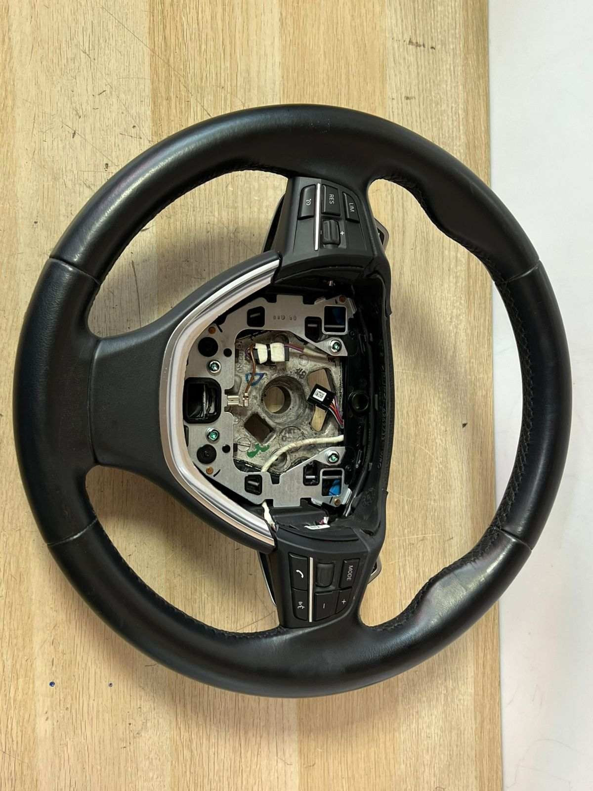 2012 BMW 528i Steering Wheel 6102240 F10 F07 F01 5 Series and 7 Ser
