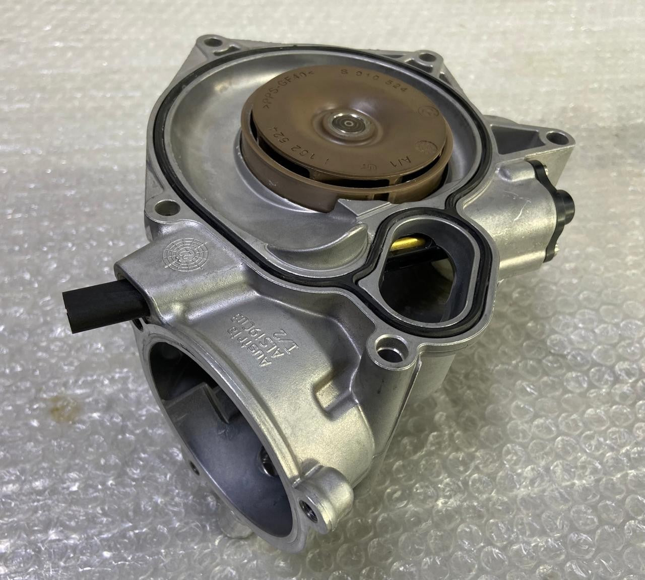 OEM BMW G30 M550d xDrive G11 G12 G05 G06 G07 Coolant Water Pump 7645961