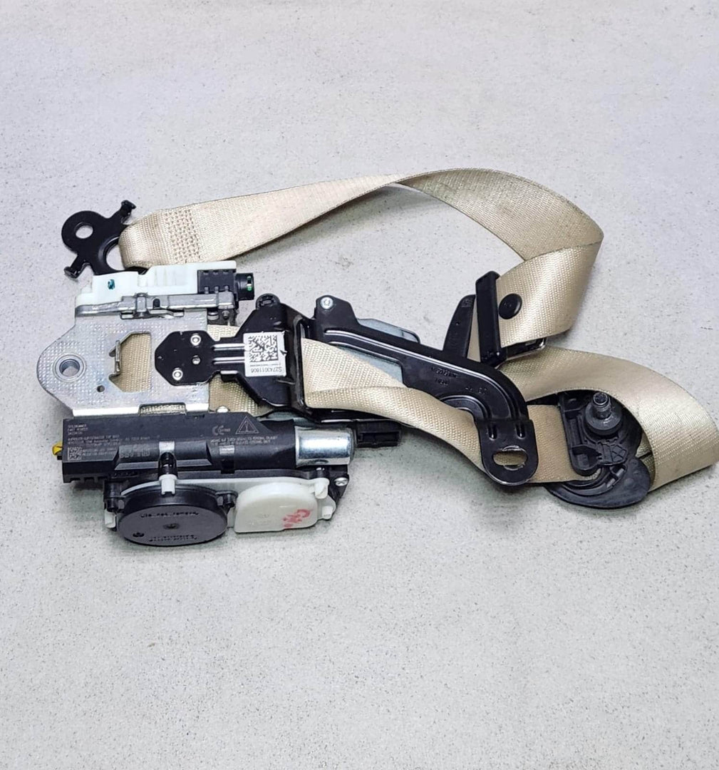 BMW Upper Seat Belt Front Right 7430118 5 Series G31 540iX