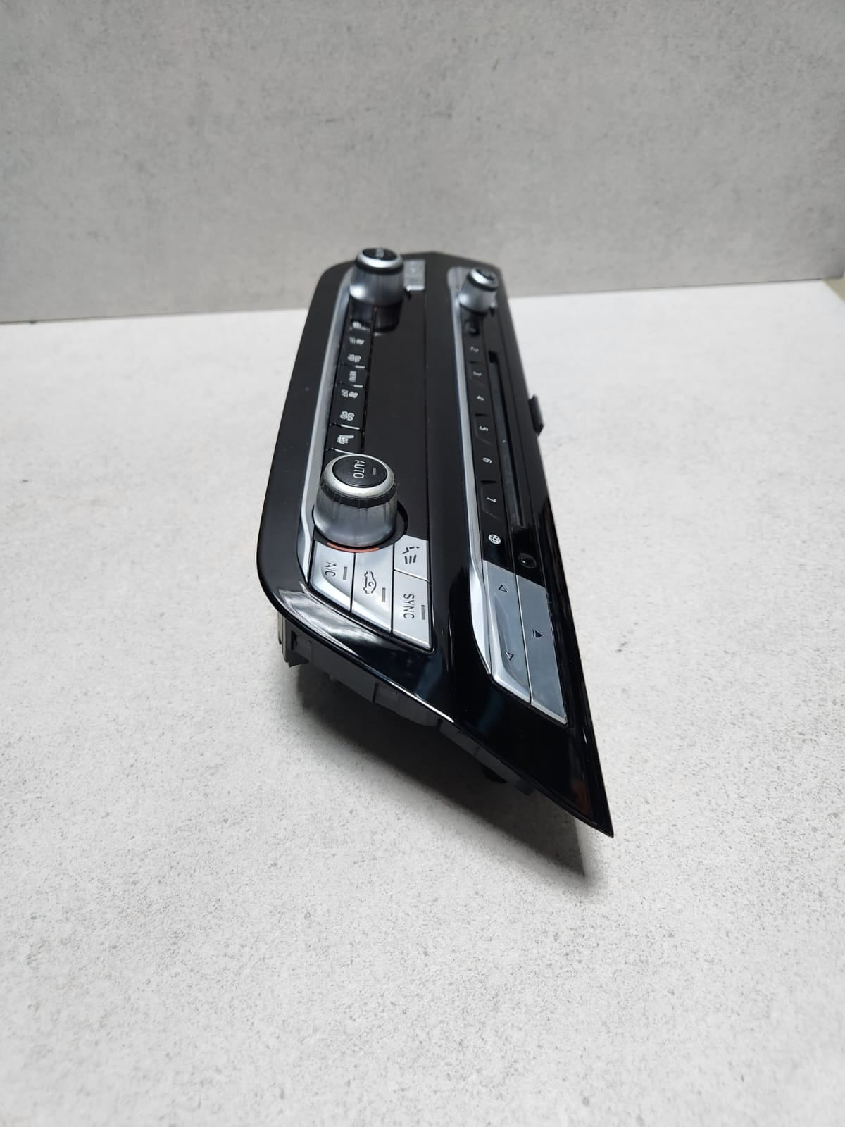 BMW Air Conditioning Control Panel 9495838 G30 G31 G32 and M5 F90