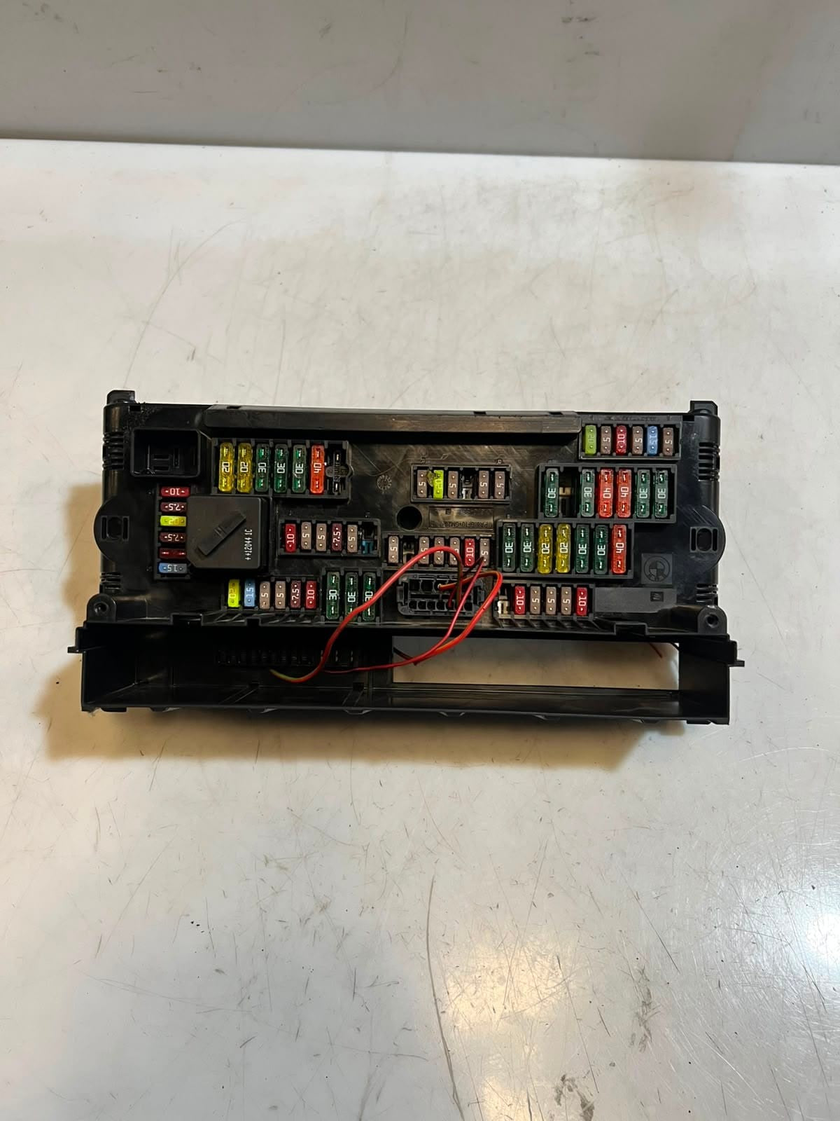 2012-2015 BMW F10 F12 F13 5 6 Series 650i Power Distribution Fuse Box 9252815
