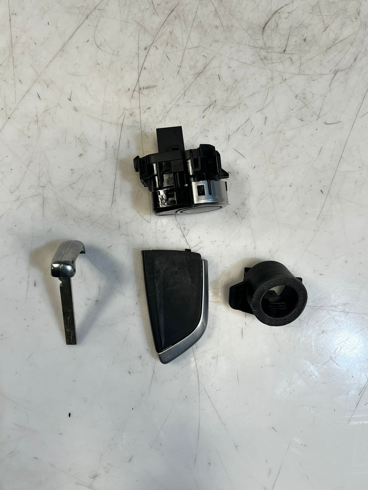 BMW 7 Series G11 G12 730d xDrive Engine Control Unit ECU SET DDE 8593720 OEM