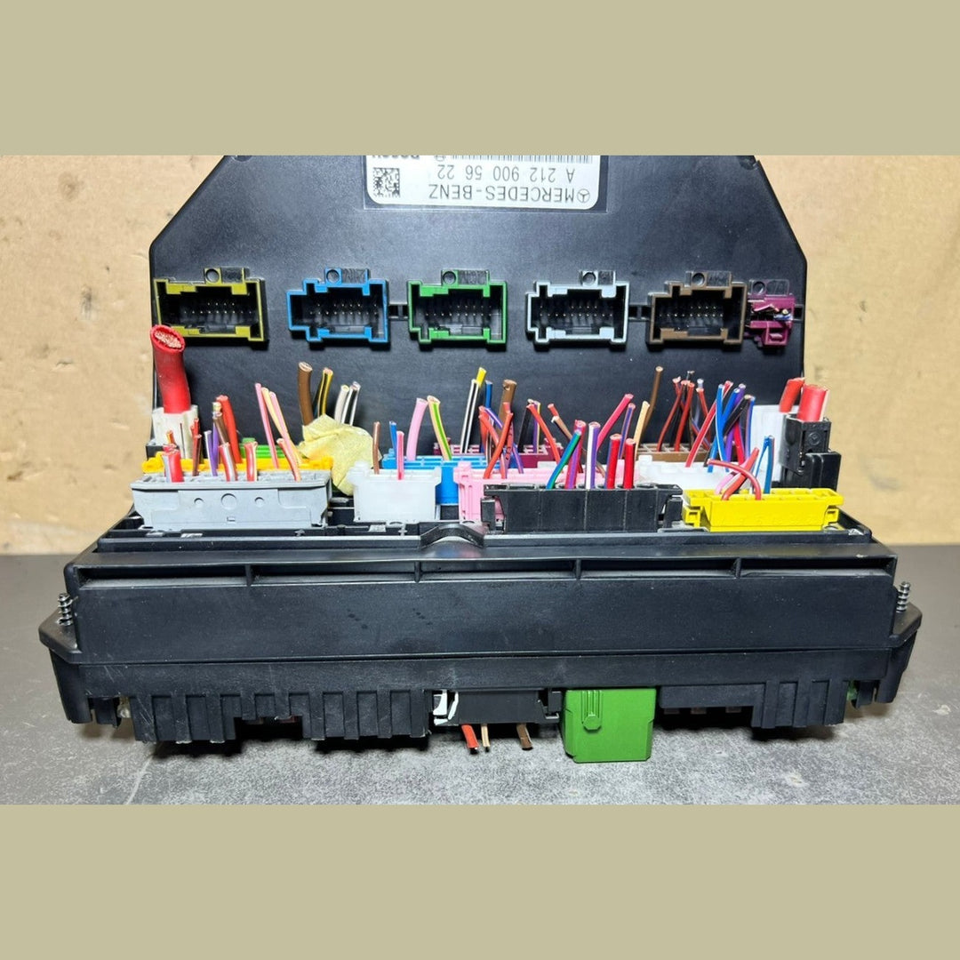 10-16 Mercedes-Benz W212 W204 Front SAM Module Relay Fuse Box A212 9005622 OEM