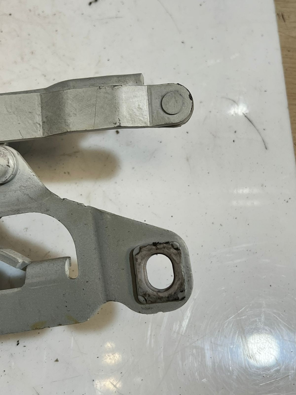 2011-2016 BMW 528i 5 Series F10 F11 6' F12 F13 M5 M6 Bonnet Hood Hinge 7249888 
