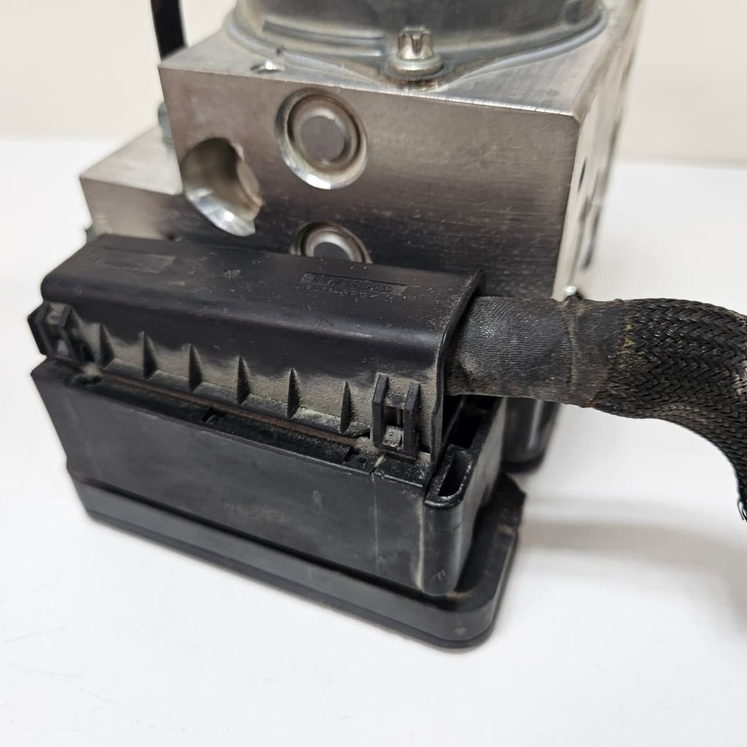 OEM BMW 5 6 7 Series, F10 F06 F01 ABS Pump Module 6865860