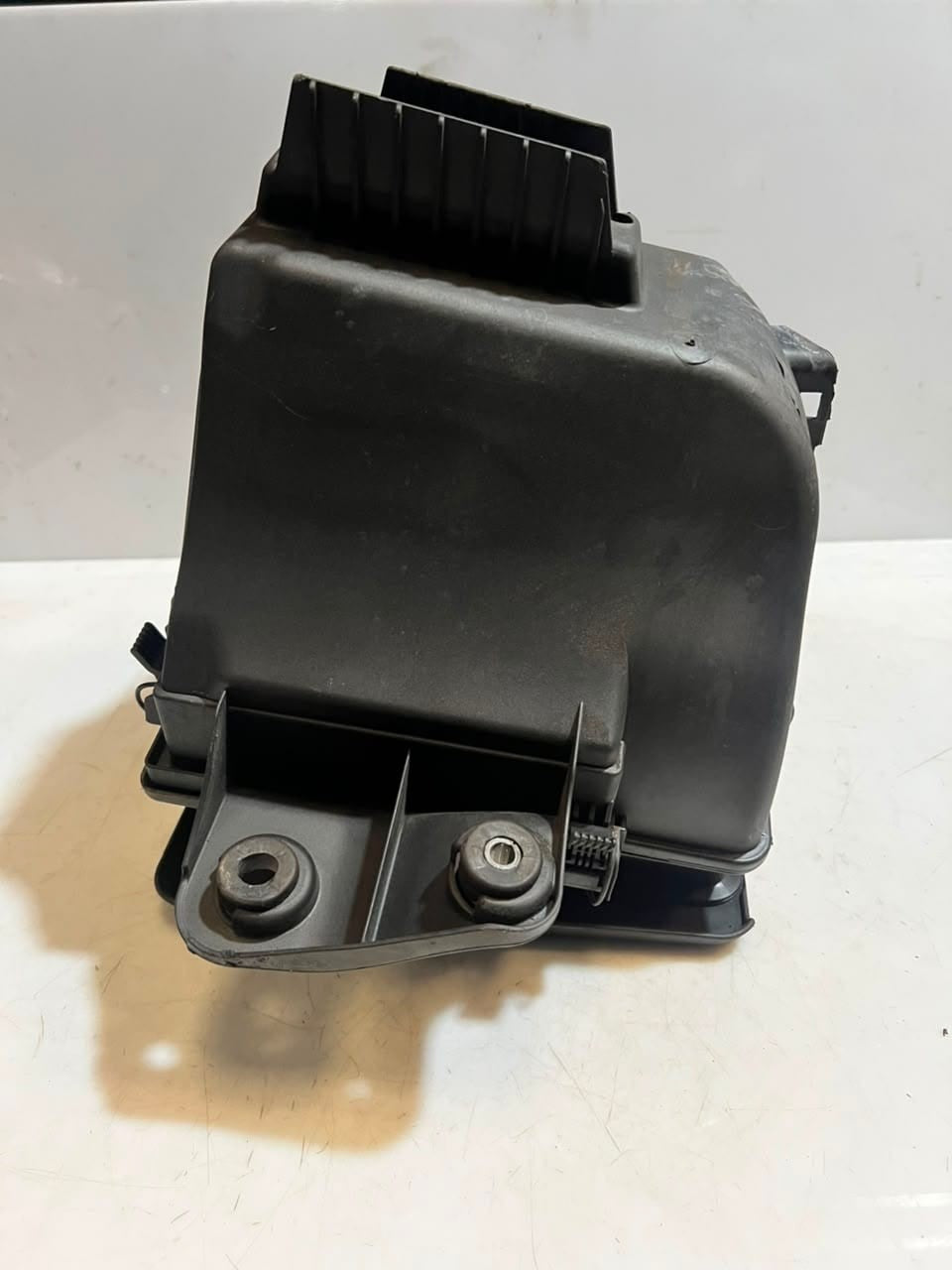 2001-2006 BMW 330Ci E46 3 Series Air Filter Housing 7501975 OEM