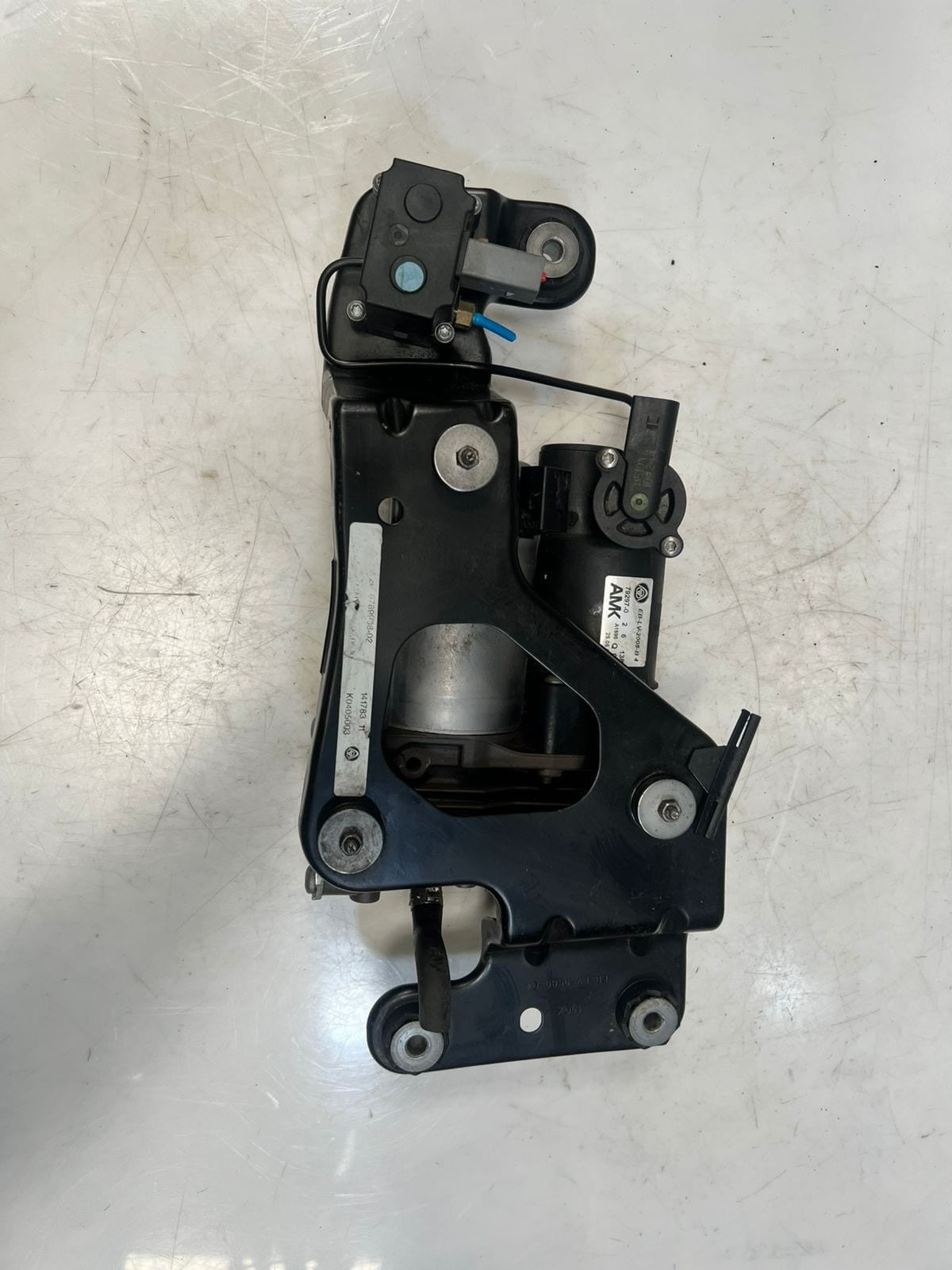 2006-2014 BMW X5 E70 X6 E71 E72 Air Suspension Compressor AIR SUPPLY 6789938 OEM