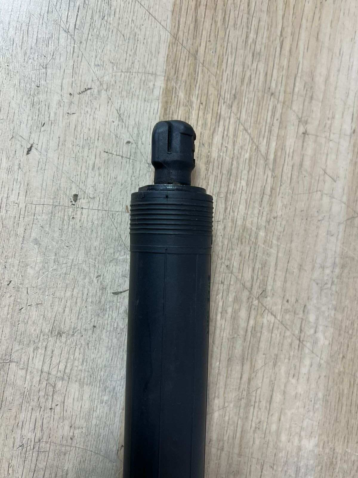 OEM quality left tailgate strut spindle drive for BMW X5 F15 and F85 7294469