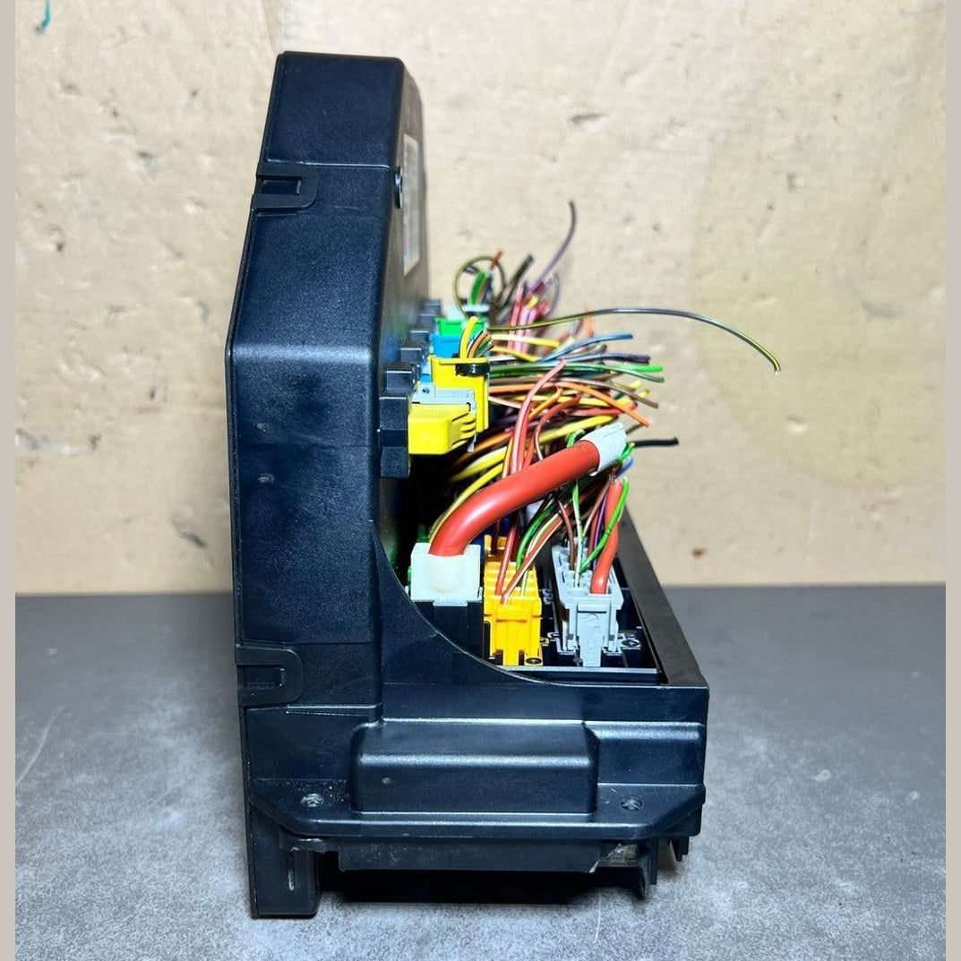 10-16 Mercedes-Benz W204 W212 Front SAM Module Relay Fuse Box A212 9000106 OEM