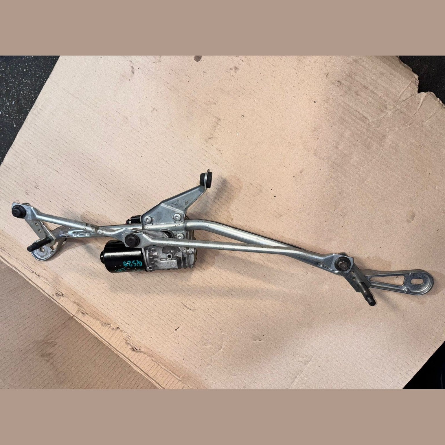 BMW G30 G31 2018  Wischermotor vorne wiper motor 9851351 LHD