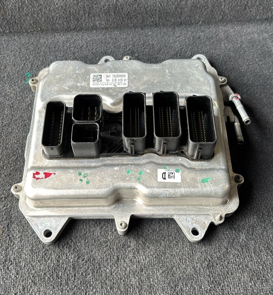 BMW F01 F02 F06 F07 F12  550i 650i 8 614 ENGINE CONTROL UNIT MODULE - 8614915