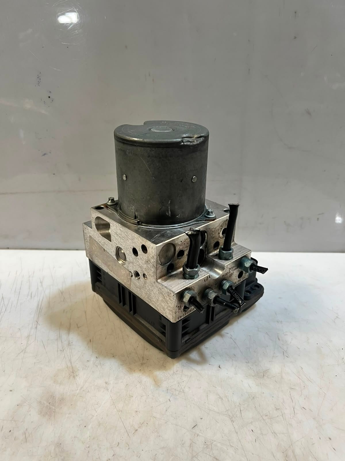 2010-2016 BMW 7' F01 F02 F03 F04 740i ABS/DSC Hydraulic Pump Module 6850070
