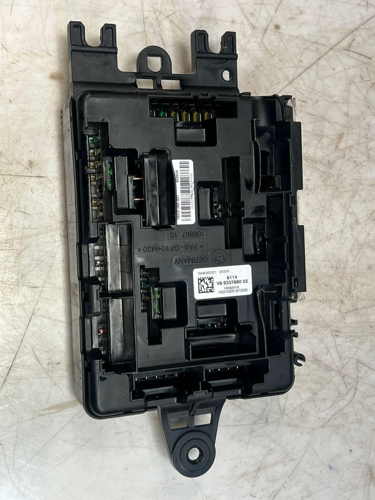 2014-2016 BMW 1 Series F20 and 2 Series F22 F23 428i Rear Fuse Box 9337880 OEM