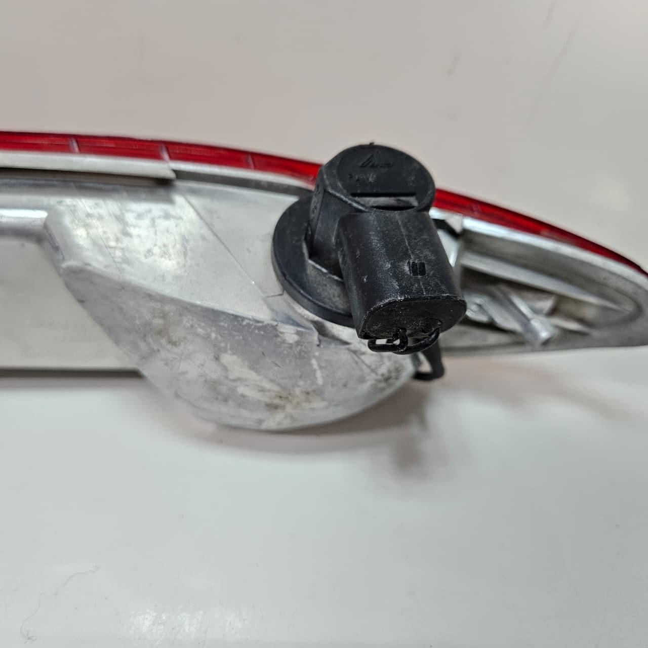 6911900-2004-2005 BMW 6 Series E63 E64 645Ci Taillight Rear Lower Right OEM