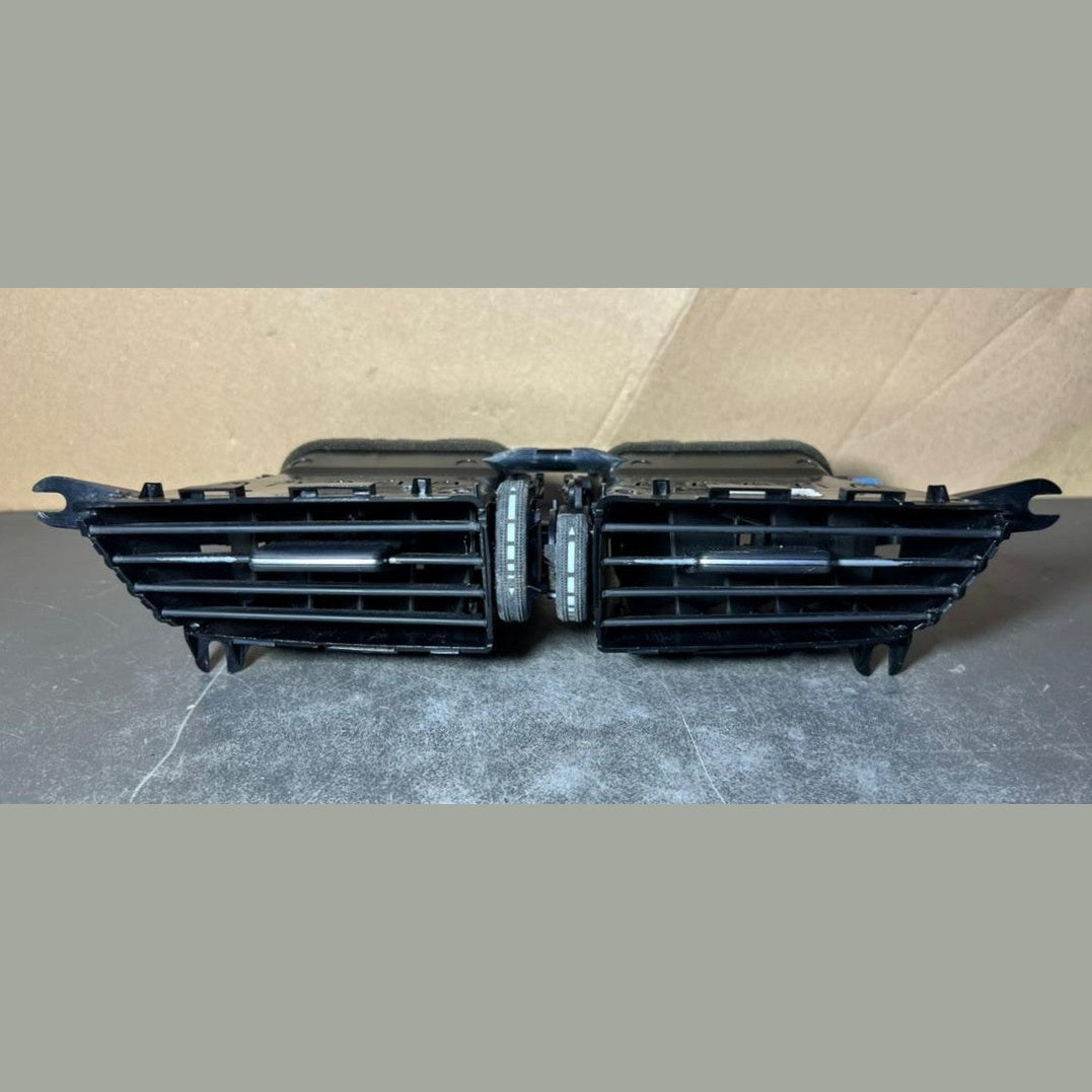 12-14 Mercedes W204 C300 C250 Front Center Dashboard  Heater A/C Air Vent