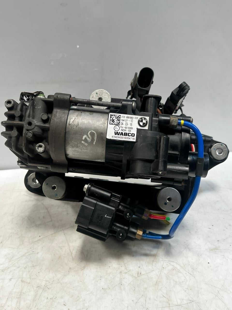 2015-2020 BMW 740i 7 Series G11 G12 Air Suspension Compressor Pump 443021002 OEM