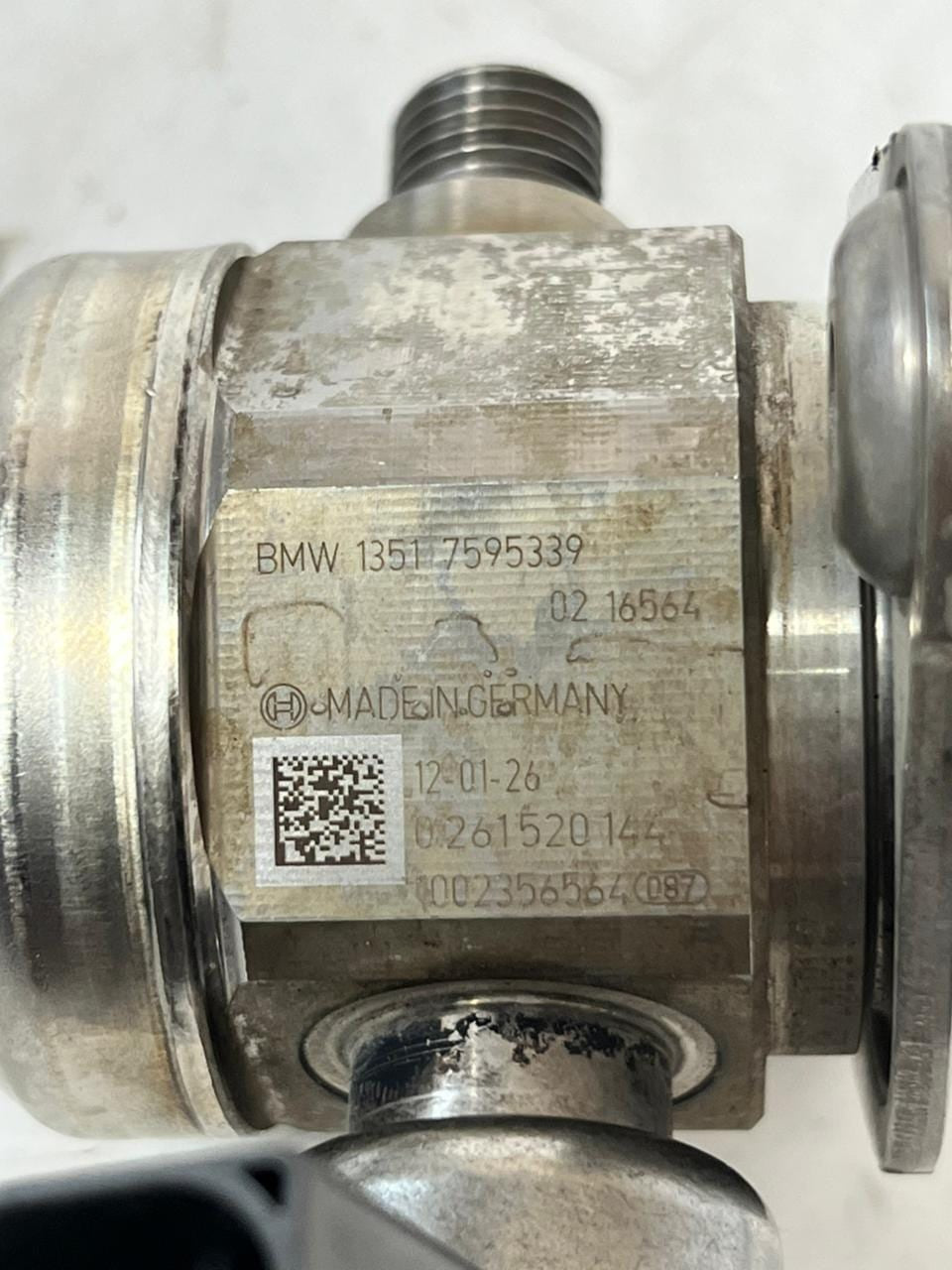 2014-18 BMW X5 550i 650i 750i 750Li X6 4.4L High Pressure Fuel Pump 7595339 OEM