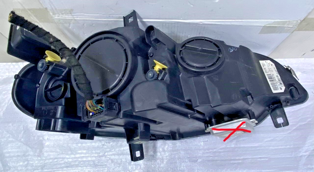 OEM BMW X6 E71 Front Headlight Xenon ECE Left Side 7271359 Without module