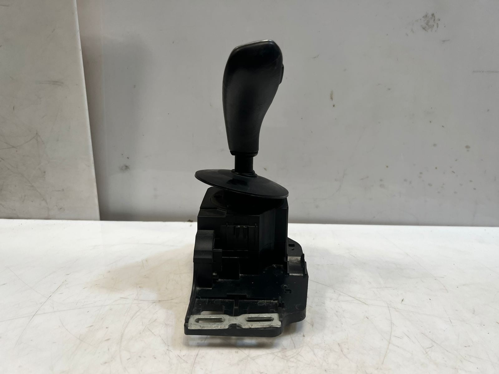 BMW 5 Series E60 and E61 Gear Shifter Selector Automatic 9165669 OEM