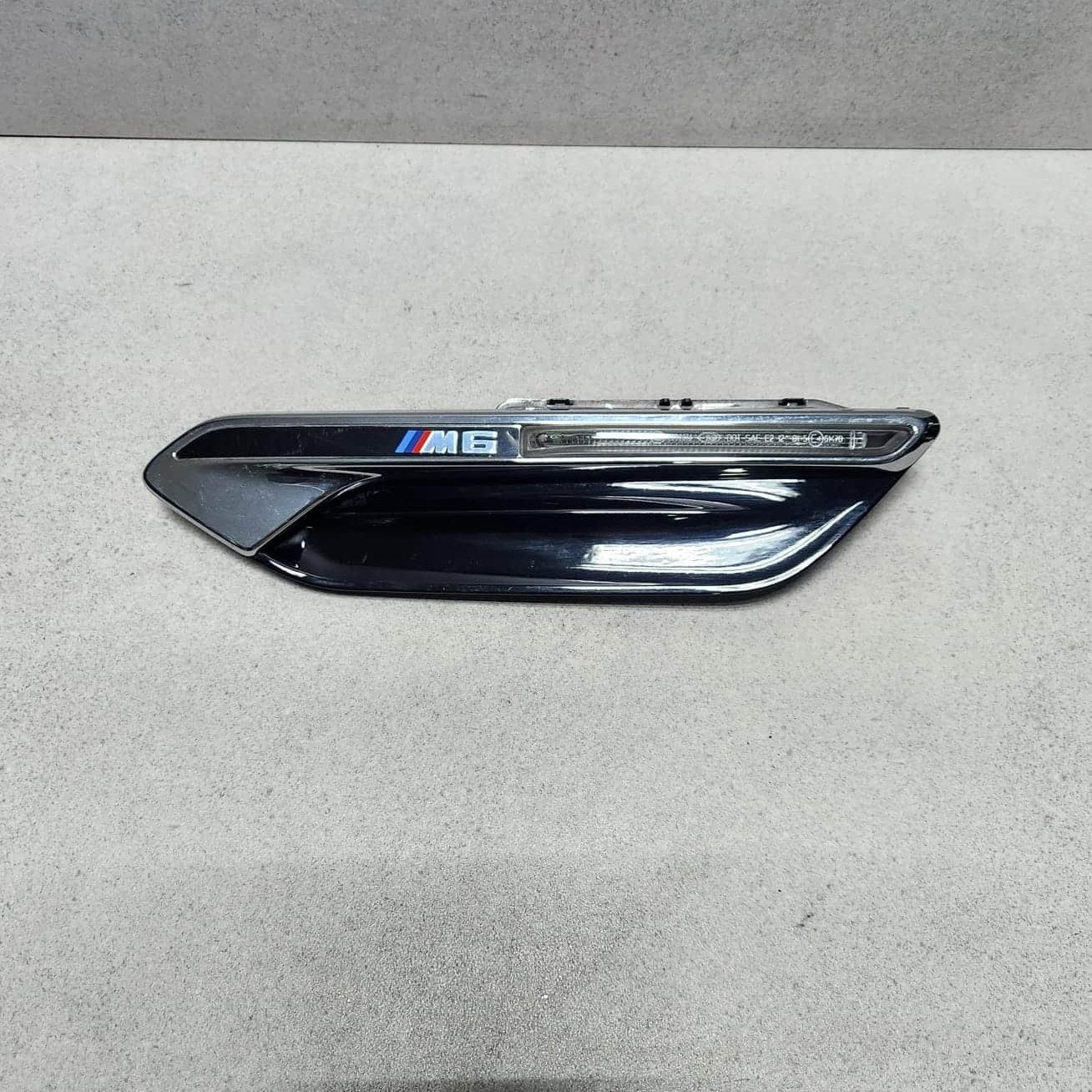 2012-2018 BMW M6 Front Fender Side Marker Light 8050519 M6 F06 F12 F13