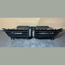 12-14 Mercedes W204 C300 C250 Front Center Dashboard  Heater A/C Air Vent