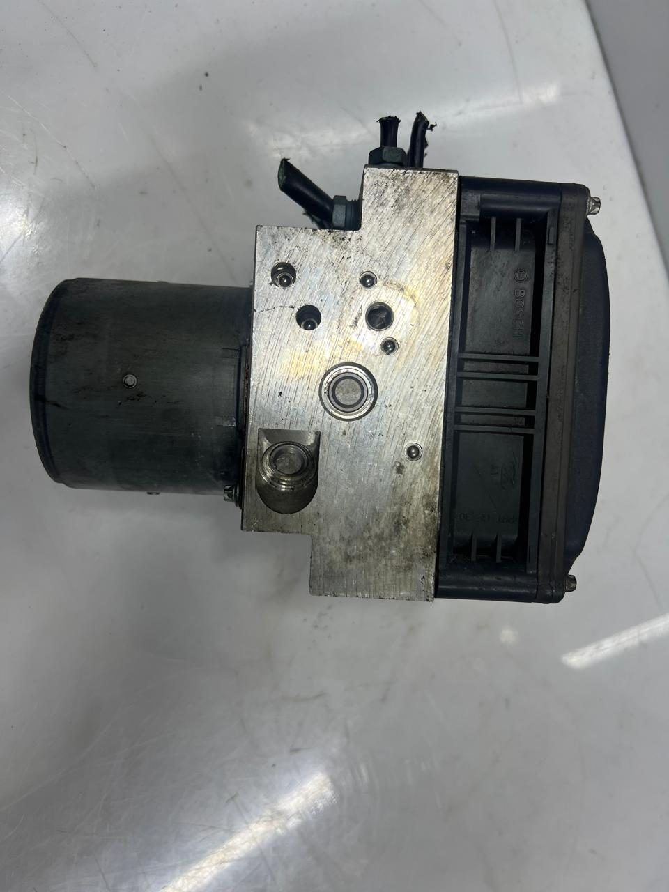 BMW 7 Series F01 F02 Abs Hydraulic Unit 6799048