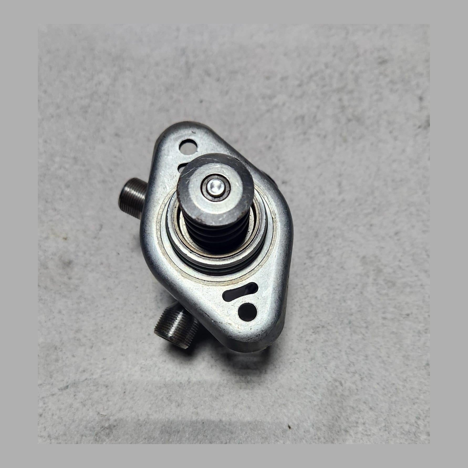 2018 Mercedes-Benz A200 High Pressure Fuel Pump A2820700001  