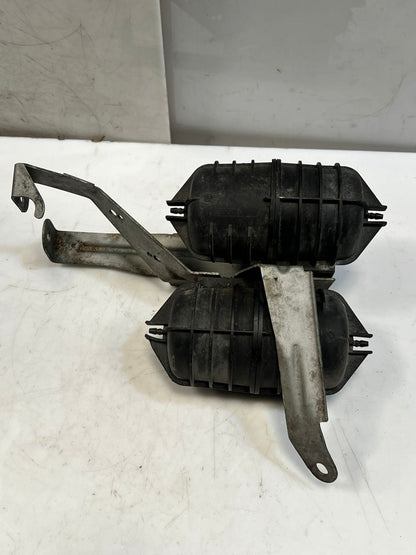 07-10 BMW E82 E88 E90 E92 135i 335i Turbo Vacuum Tank Canisters BrackeT 7558322