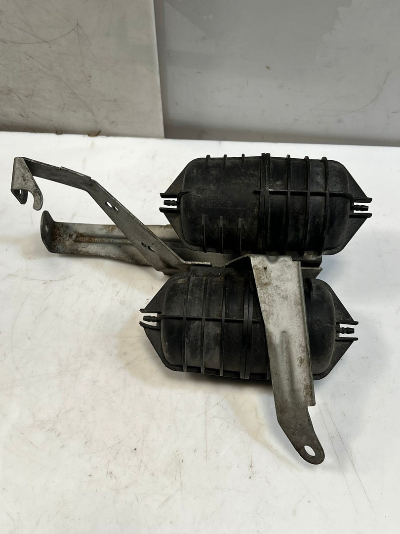 07-10 BMW E82 E88 E90 E92 135i 335i Turbo Vacuum Tank Canisters BrackeT 7558322