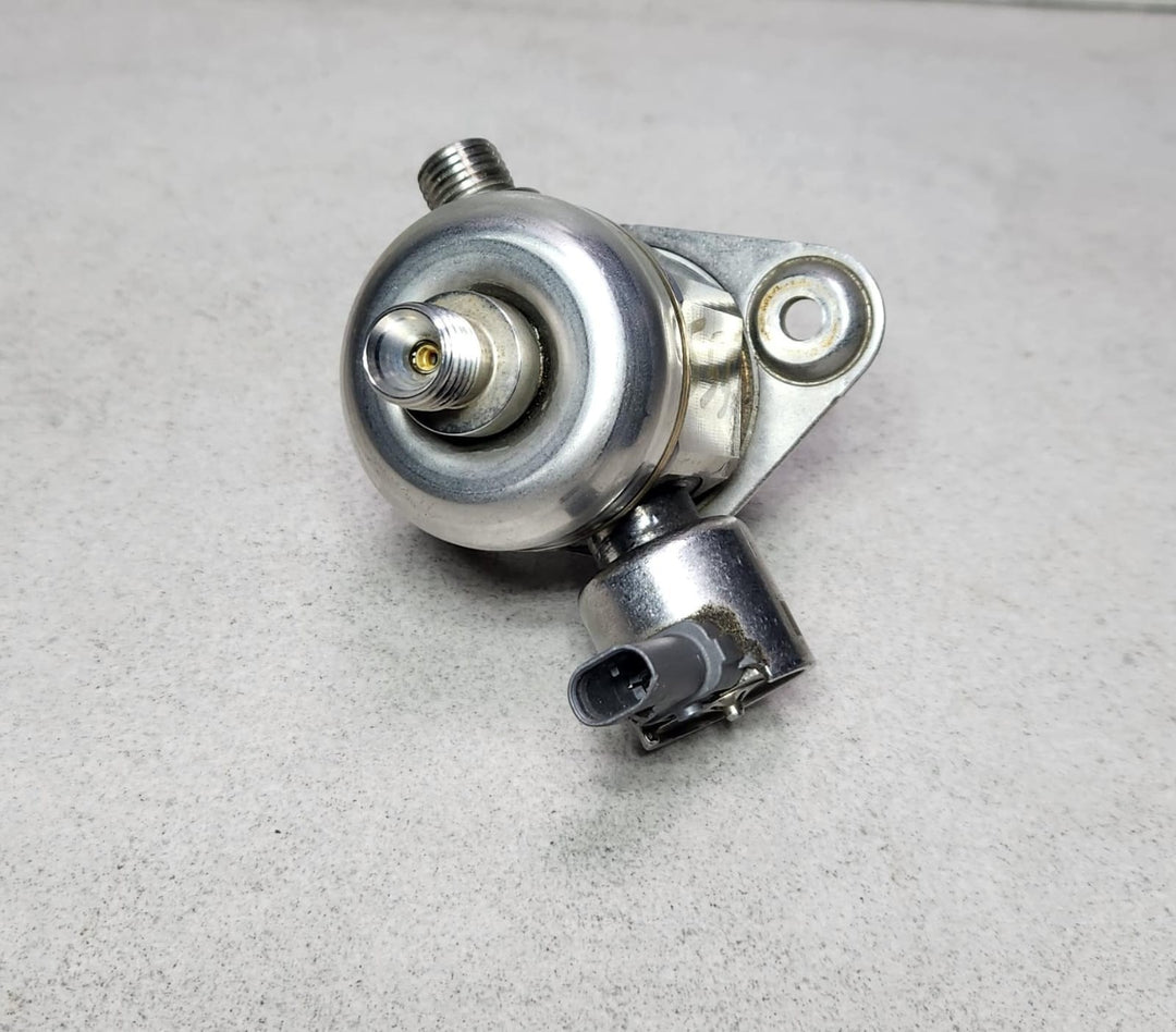 7847204 BMW M3 High Pressure Fuel Pump 7847204 2015-2021 F80 M3 F82 F83 M4 OEM