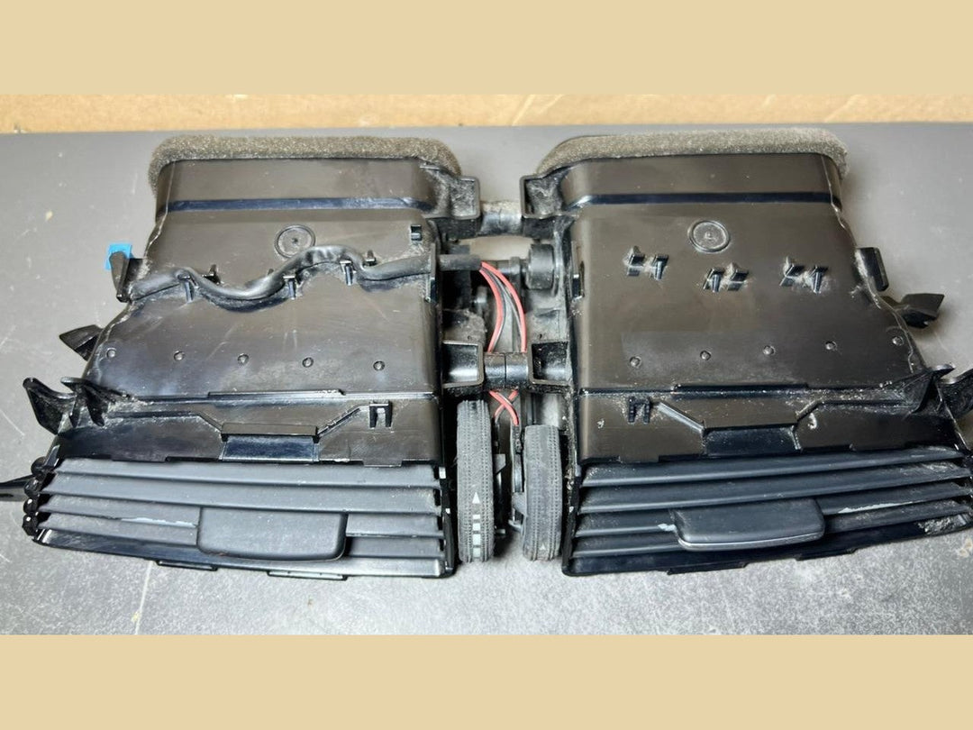 12-14 Mercedes W204 C300 C250 Front Center Dashboard  Heater A/C Air Vent