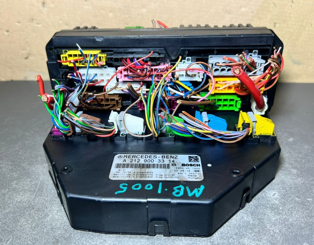 10-16 Mercedes-Benz W212 W204 Front SAM Module Relay Fuse Box A212 9003314 OEM
