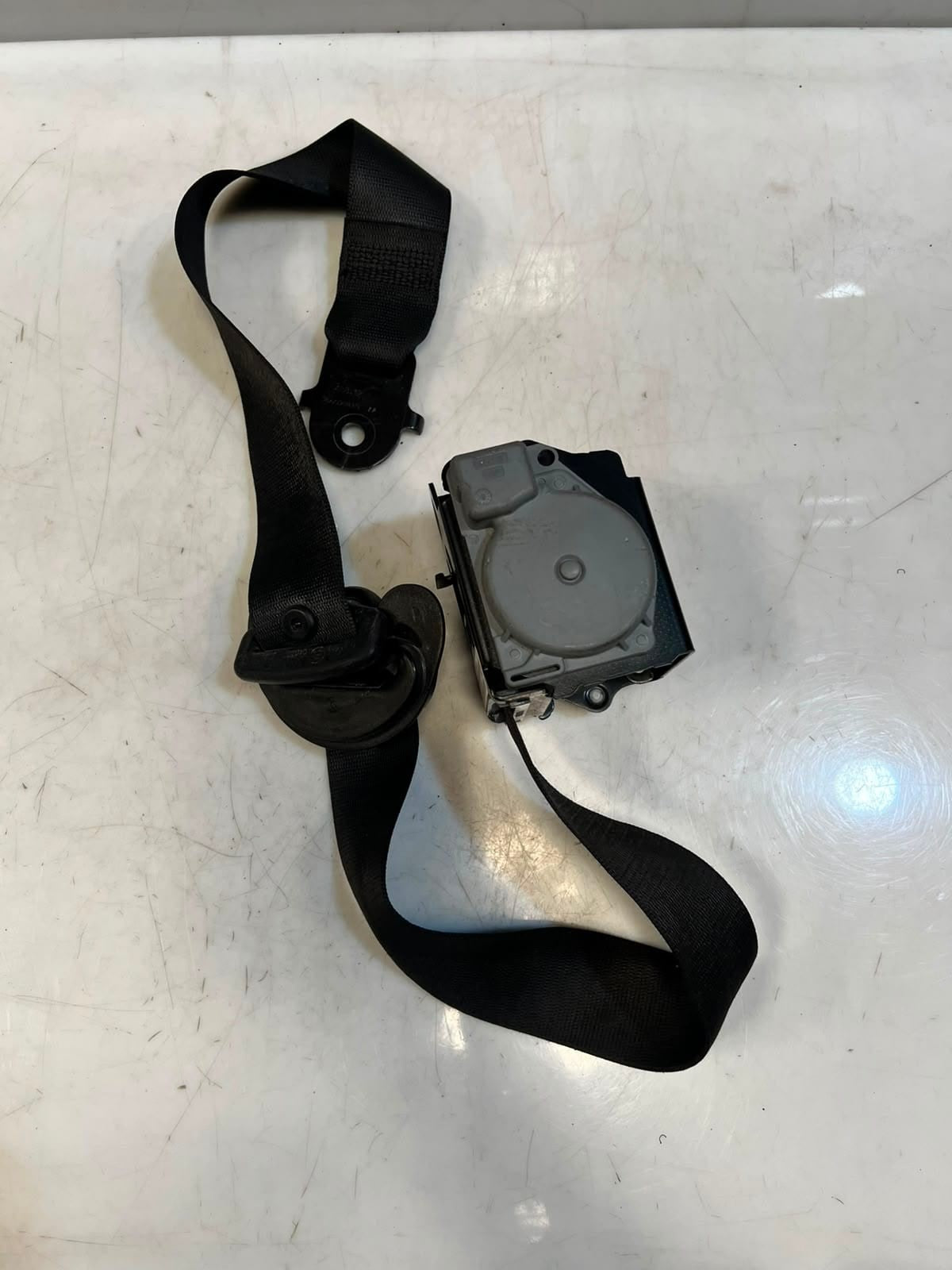 2010-2017 BMW X3 F25 and X6 E71 Front Right Seatbelt 30577122 OEM