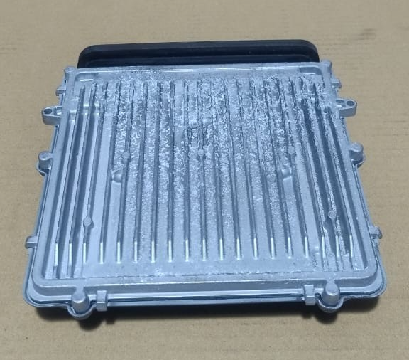 GENUINE BMW 5 Series F11 F10 N47N CONTROL UNIT ECU DDE 8510137