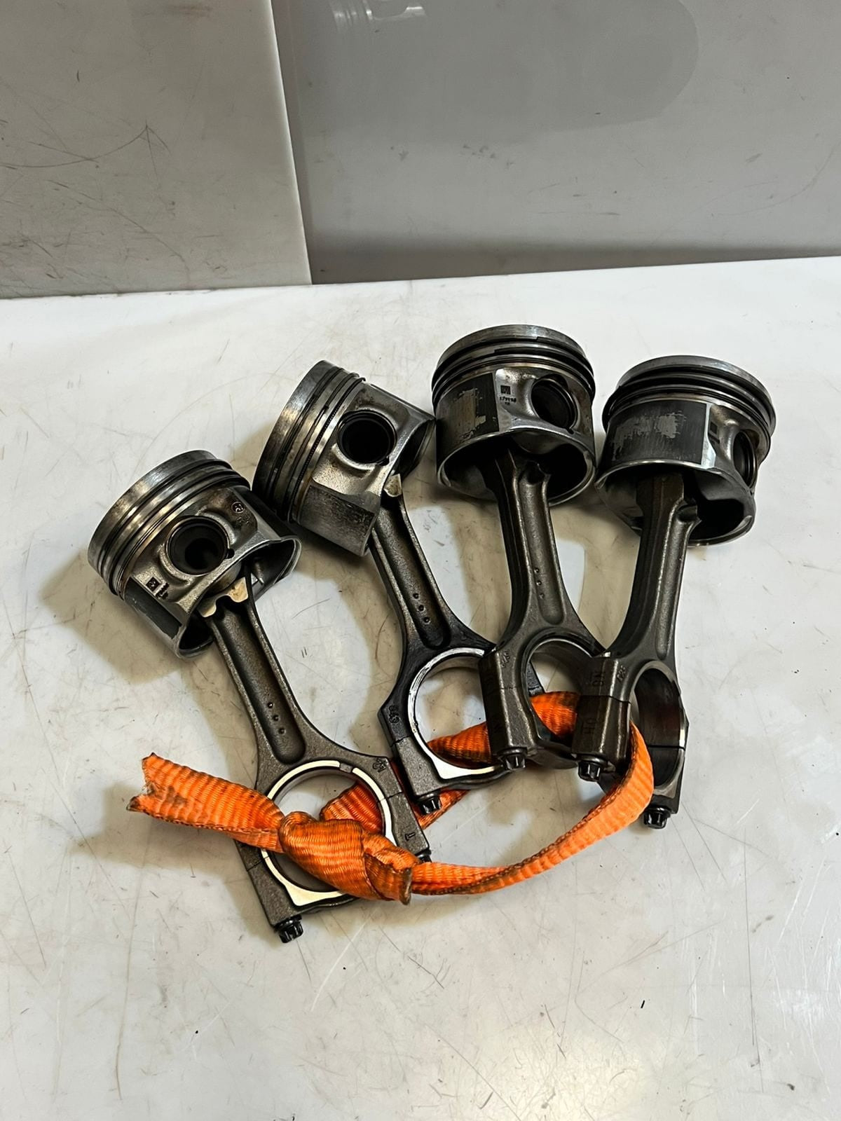 2014 Mini Cooper Countryman Piston with connecting rods 1.6 8575866 
