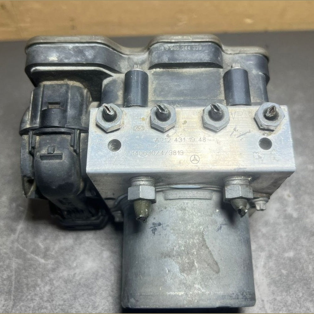 13-16 Mercedes W212 E-Class ABS Anti Lock Brake Pump Module A212 4311948 OEM