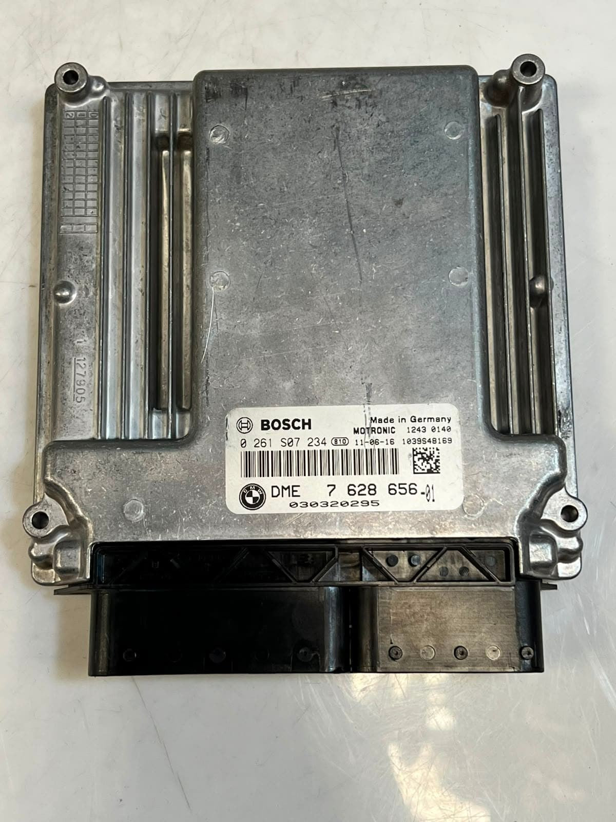 BMW X1 E84, E87, E90, and E91  Engine Control Module ECU ONLY 7628656 OEM
