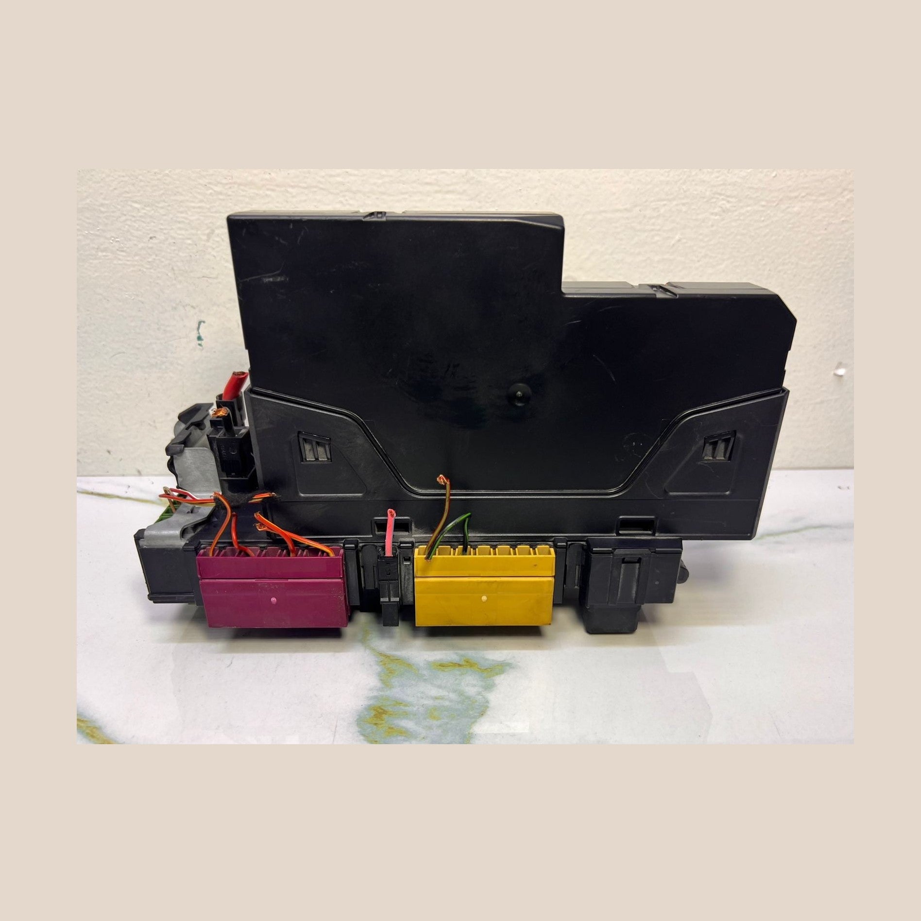 Mercedes-Benz W212 E300 Rear Sam Fuse Relay Box Module 212 9060105 E-Class E350 