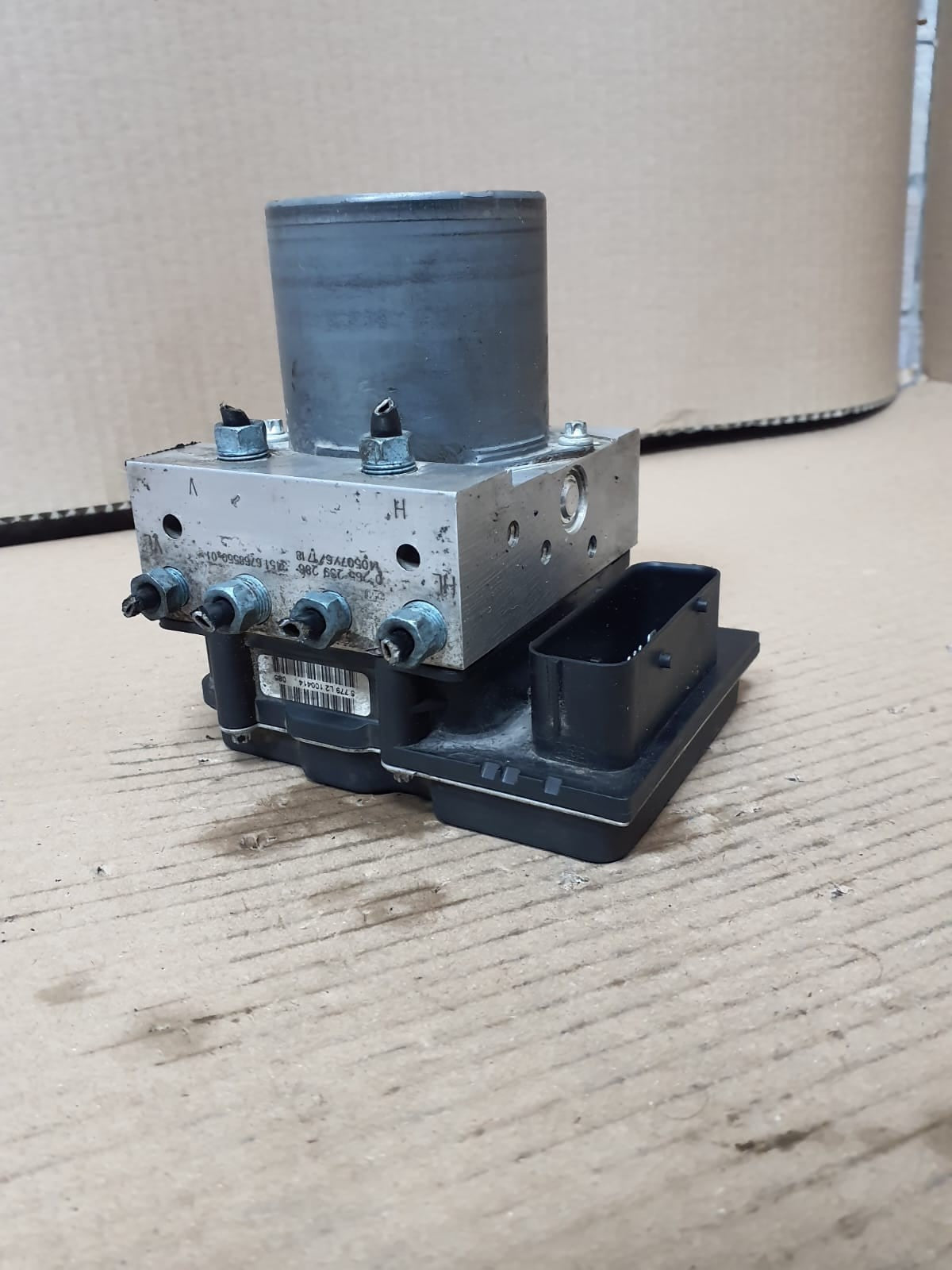 2013-2014 BMW X1 E84 E90 Hydraulic Unit ABS Pump Module 6860214 OEM