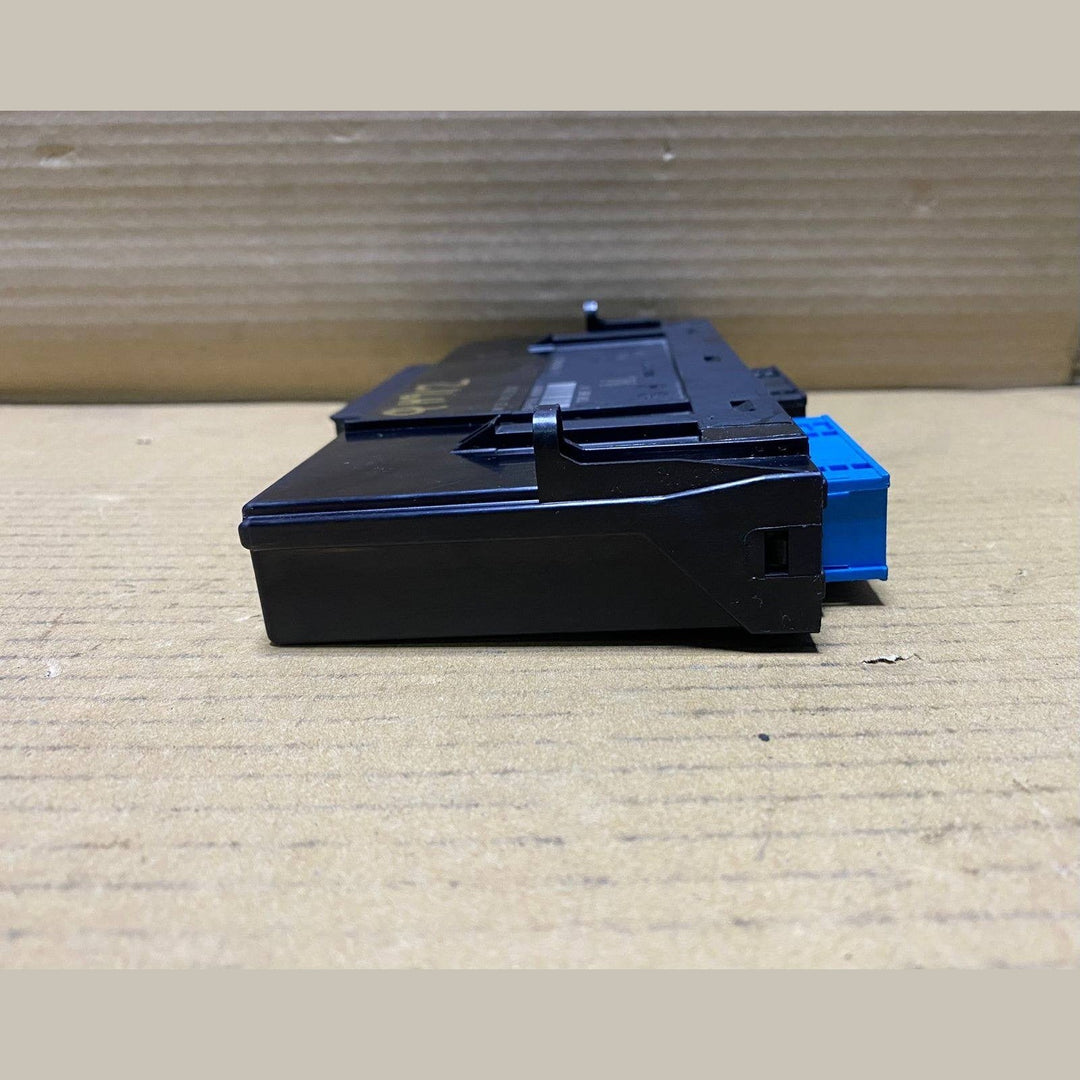 2010-2014 BMW X1 Body Control Module 9305739 X1 E84