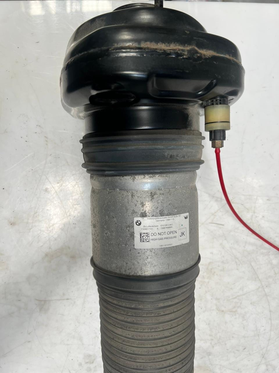 2016-2020 BMW 750 7 Series G11 G12 B7 Air Suspension Strut Rear Left 6874593 OEM