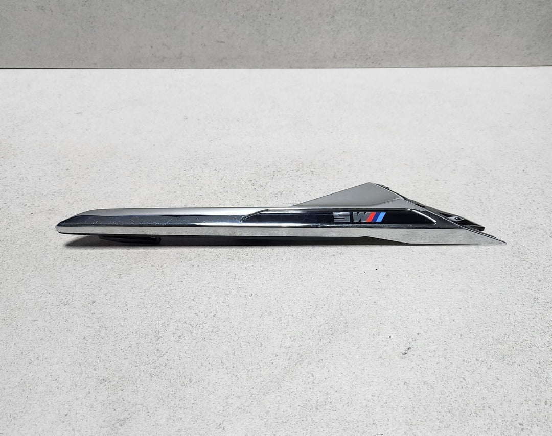 2016-2023 BMW M5 Fender Trim left front  Molding 8063205 M5 F90 